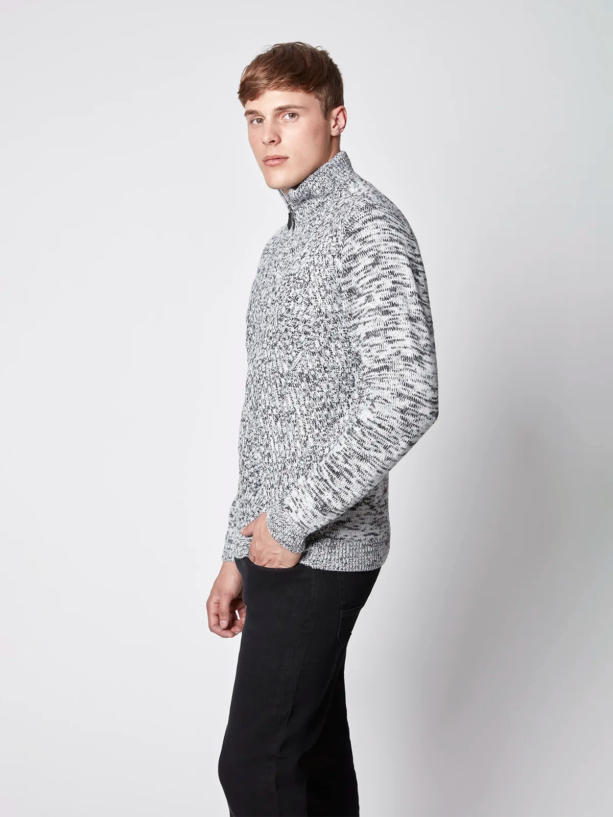 Pull en tricot torsadé avec col montant pour homme